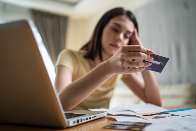 Saiba como se livrar das dívidas no cartão de crédito