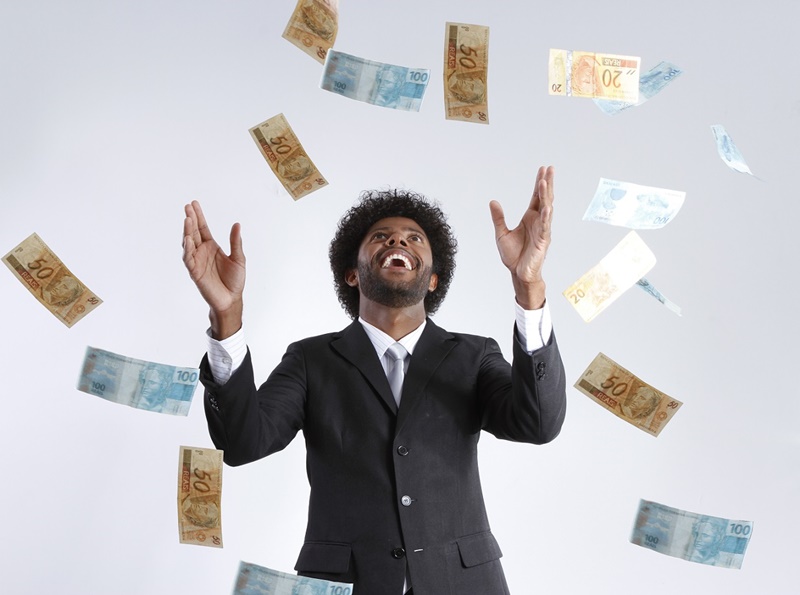 Dicas para conseguir juntar dinheiro para investir